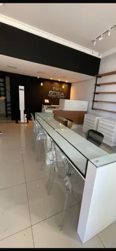 Vendo ótica pronta ( móveis e equipamentos )