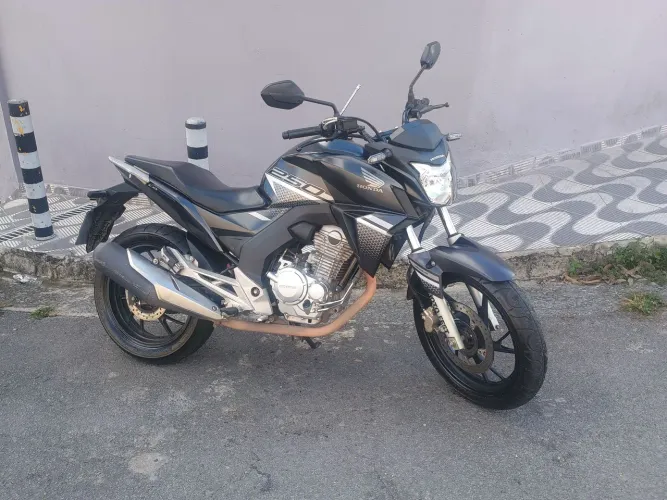 Honda cb250 Twister em excelente estado 