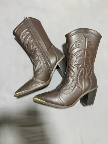 Bota marrom