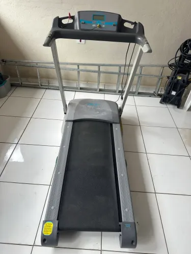 Vende se uma esteira