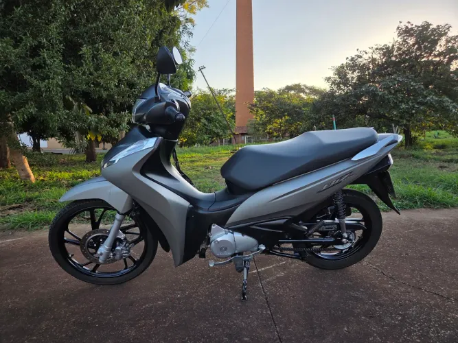 Honda Biz 125 2024 (sem detalhes)