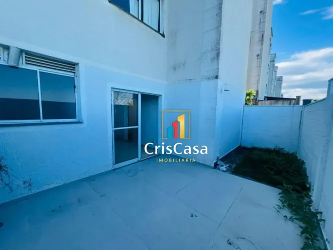 Apartamento 2 dormitórios à venda, com quintal por R$ 220.000 - Macaé/RJ