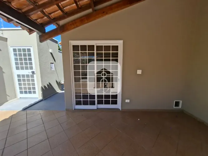 Casa para locação no bairro Patrimônio