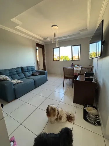 Bancários, três quartos, duas vagas de garagem.