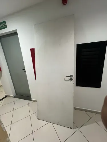 Porta seminova boa de uso 