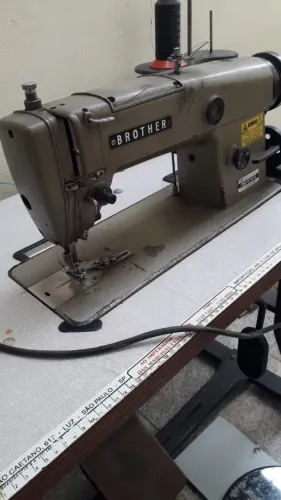 Máquina de costura para jeans e bolsas
