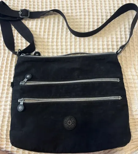 bolsa kipling modelo alvar preto