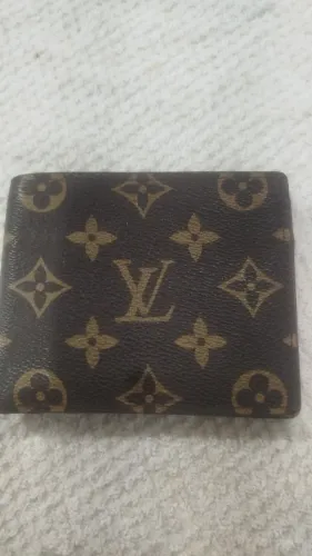 Carteira original Louis Vuitton com numeração gravada