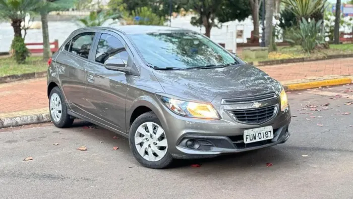 Chevrolet Onix Hatch LT 1.4 8V Flex Power Mec. 4P 2015
