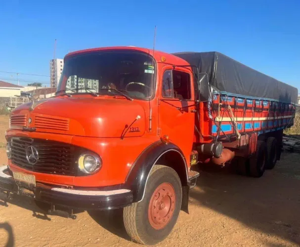 Caminhão Mercedes-Benz 1313
