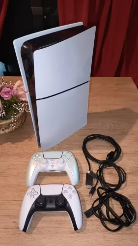 PS5 Midia Digital 825GB com 2 Controles Aparelho Semi Novo