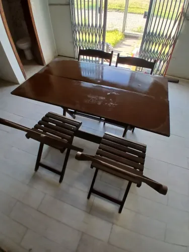 Mesa Madeira Desmotável + 4 Cadeiras