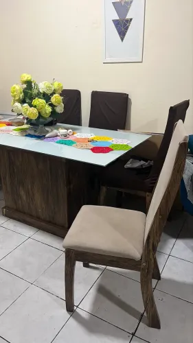 Vendo mesa de jantar 6 lugares 