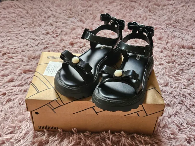 sandália melissa town sandal bow preta 33/34