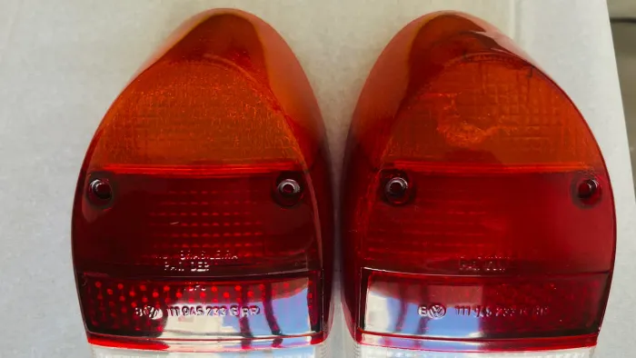 Par de lanternas fusca 1971 a 1974 Arteb Hella con logo vw