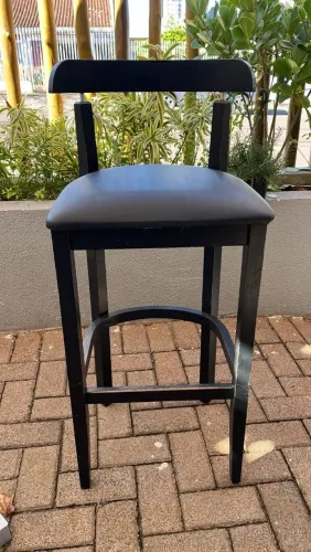 Banqueta alta estofada 
