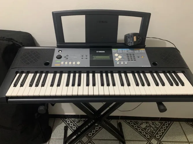 Teclado Yamaha PSR e233