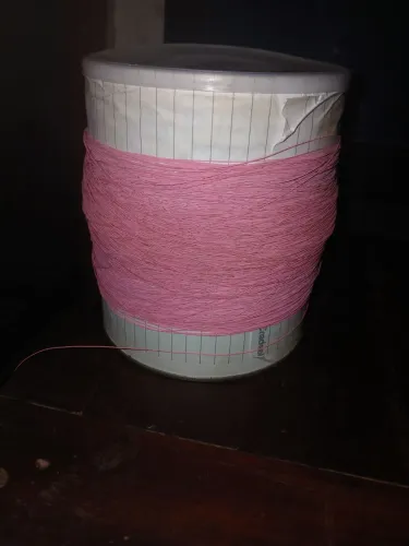 3 pipa. Uma linha chilena vermelha que está na lata. Uma carrete de pau do Coringa.
