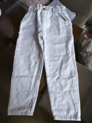 Calça jeans infantil clochard com flores e bolsos Tam 5 - Baby Club