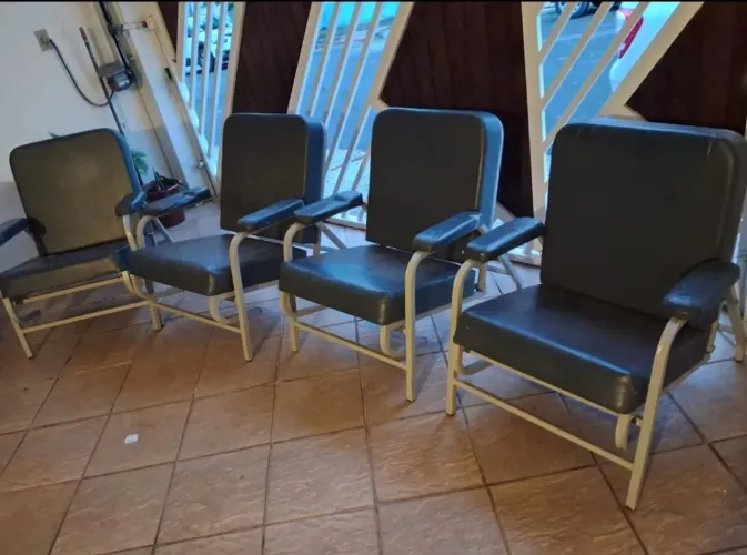 Lote cadeira hospitalar cuidador c/ regulagem