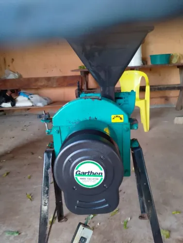 Vende.se triturador de capim e milho
