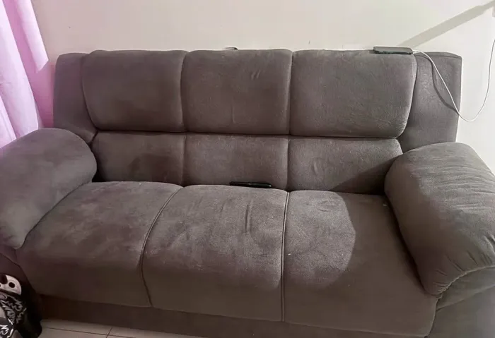 Vendo sofá de 3 lugares em perfeito estado 2 meses de uso higenizado entrego