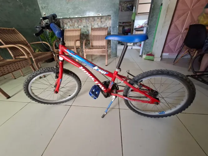 VENDO BICICLETA INFANTIL ORIGINAL R$ 400,00