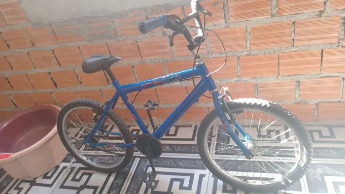 Vendo Bicicleta Infantil Aro24, única Avaria É No Selim, de resto é só pegar e andar.