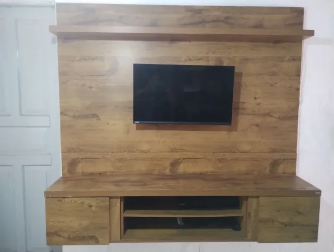 Painel amadeirado para TV ?