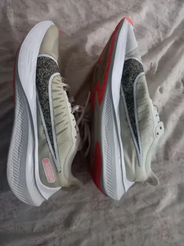 Tênis Nike Zoom tamanho 38 forma normal usado