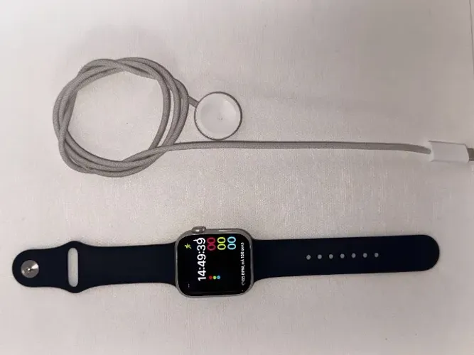 Apple Watch Series 9 (45mm - Prata) + Carregador e Pulseira Sport Loop