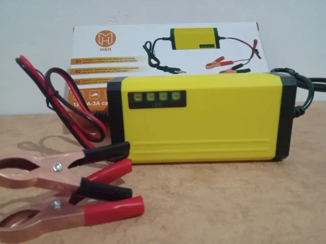 Carregador de bateria para carro e moto 