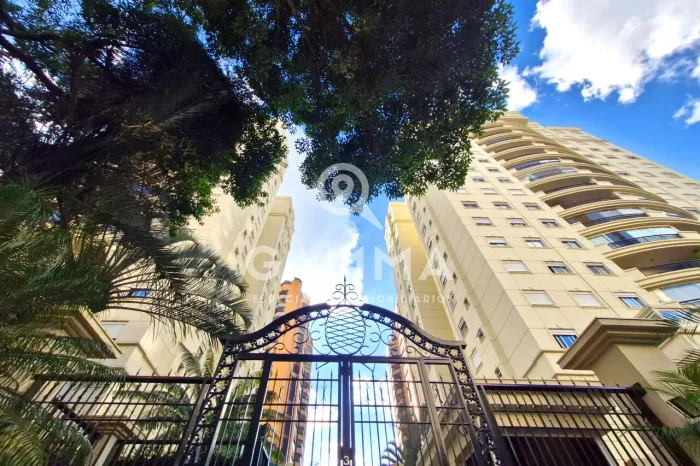 Apartamento em prédio neoclássico imponente em Perdizes - oportunidade única!