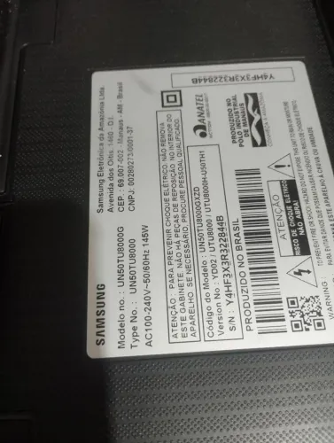 Smart TV Samsung modelo UN50TU8000G Tela trincada