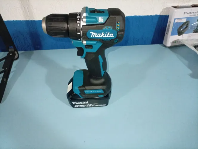 Parafusadeira Makita 18V ( Não acompanha bateria)