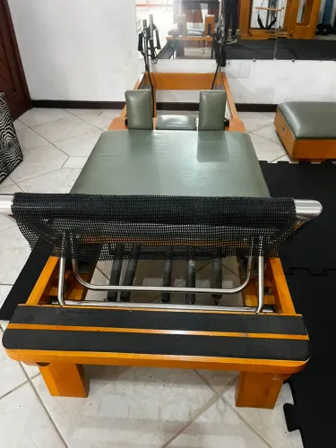 Reformer de Pilates ISP Arktus com estofado verde incluso