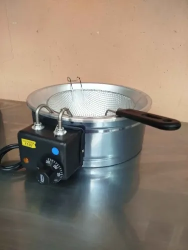 Fritadeira 5L elétrica nova 110v aceito cartão