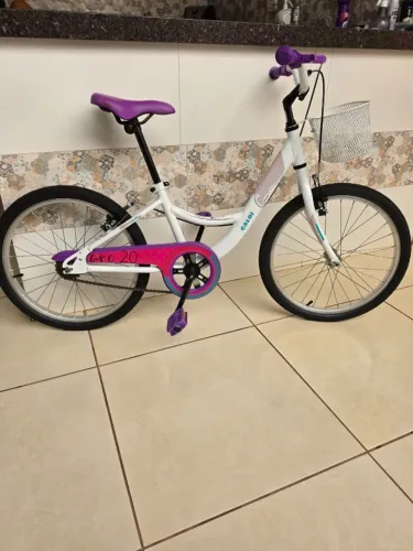 Bicicleta Caloi Ceci aro 20. Pouco usada