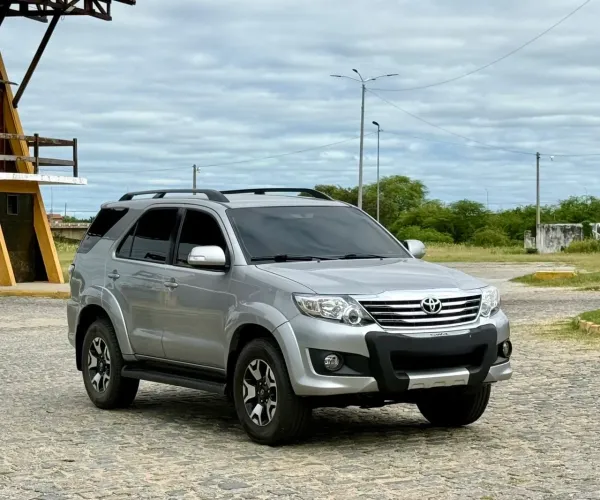 Toyota Hilux SW4 SR 4X2 2.7/ 2.7 Flex 16V Aut. 2015