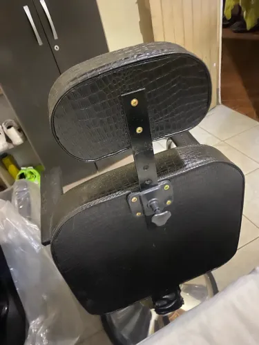 Vendo cadeira para barbeiro nunca usado estado zero no plástico 