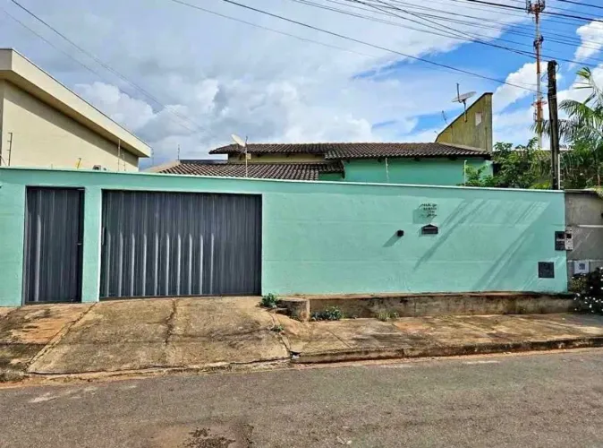 Vende-se casa parcelada