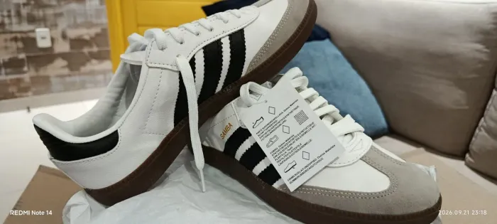 Tênis Adidas Samba. Novo . Tamanho 36 . Branco preto bege