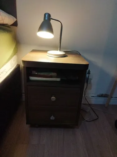 Mesa de cabeceira + brinde