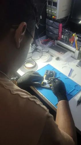 Troca de tela, bateria e Reparo em placa de Smartphone 