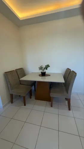 Mesa de Jantar 4 Lugares com 4 Cadeiras