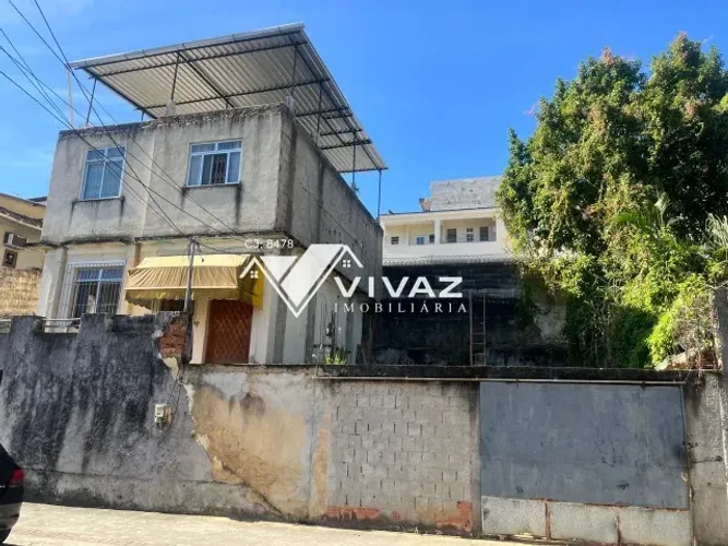 Casa frente de Rua em Terreno de 300m² com 03 Quartos Garagem e Terraço - Cachambi