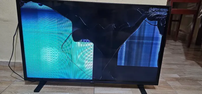 TV LG quebrada, retirada de peças ou conserto