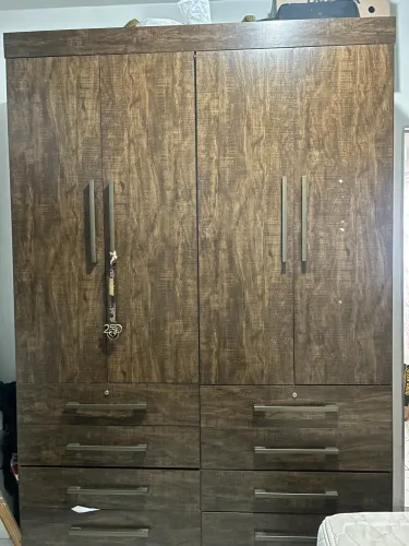 Vende-se guarda roupa semi novo