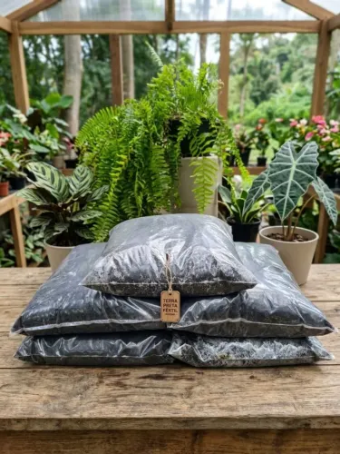 Terra Preta Adubada 100% Natural 5Kg - Sítio Zé da Isabel