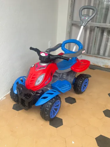 Quadriciclo Maral Azul e Vermelho seminovo super conservado 
